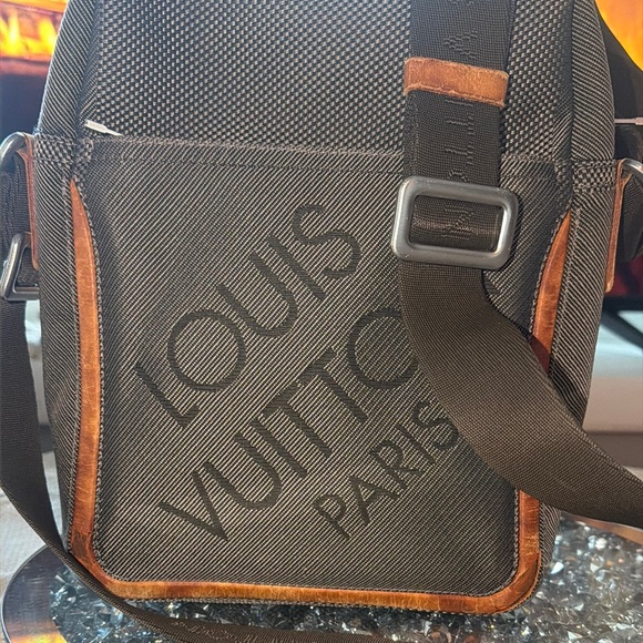 Louis Vuitton Damien Giaant Citadin Brown Canvas Messenger Bag with Tan Trim - Picture 2 of 16